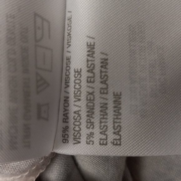 Lisa Rinna Collection Grey,Cream, and White Short Sleeve, Keyhole Back Blouse - Picture 8 of 10